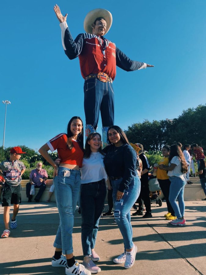 Students spend their fair day with Big Tex. 

Photo Provided By: Cyllia Alvarado 