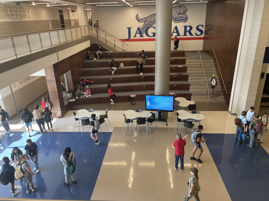During+the+passing+period%2C+students+walk+to+A+Lunch.+Because+of+the+recent+TASSEL+changes%2C+the+halls+have+been+less+crowded.