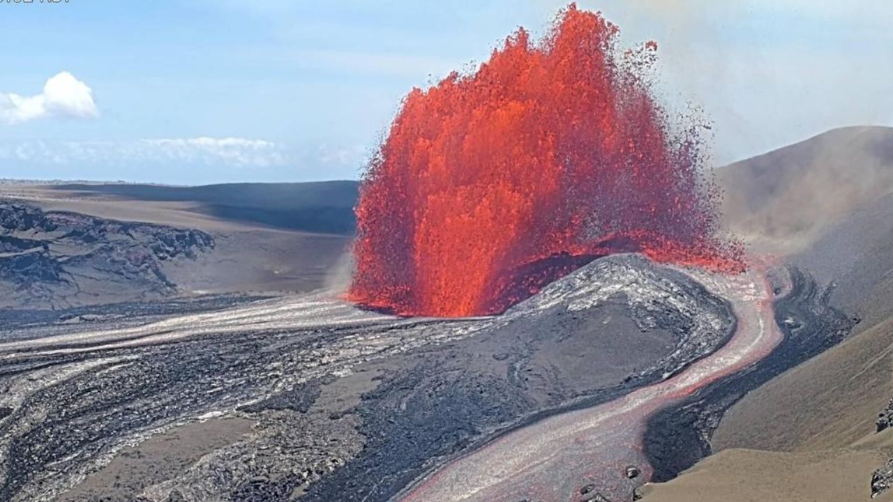 Hawaii’s Kilauea Roars Back to Life With 54th Eruption Episode as Towering Lava Fountains Light Up the Summit
